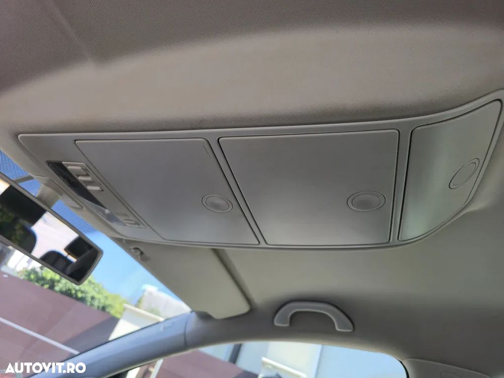 Volkswagen Touran 2.0 TDI DPF Cross - 14