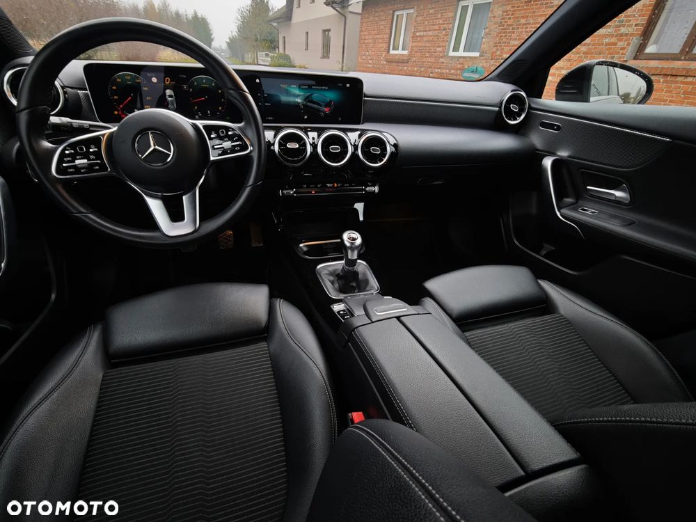 Mercedes-Benz Klasa A 200 Edition 19 - 21