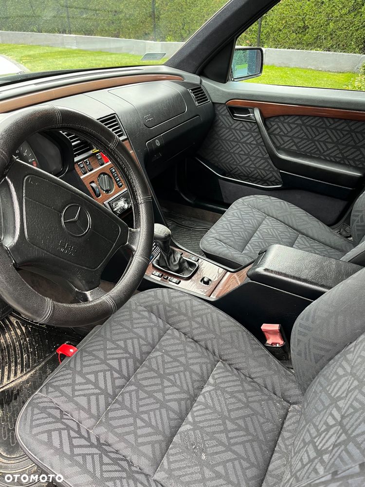 Mercedes-Benz Klasa C 180 Elegance - 8