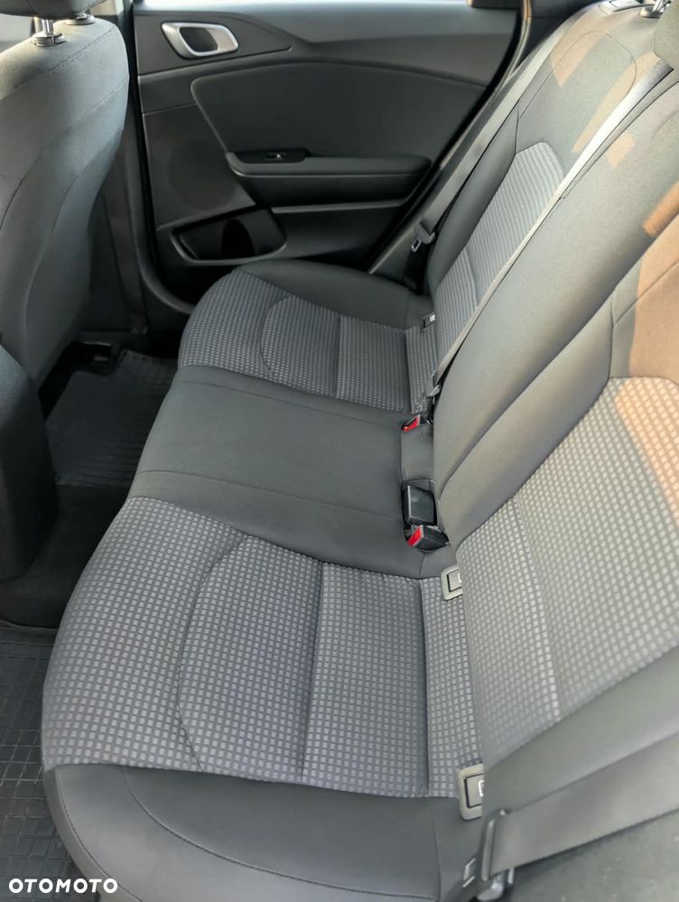 Kia Ceed - 16