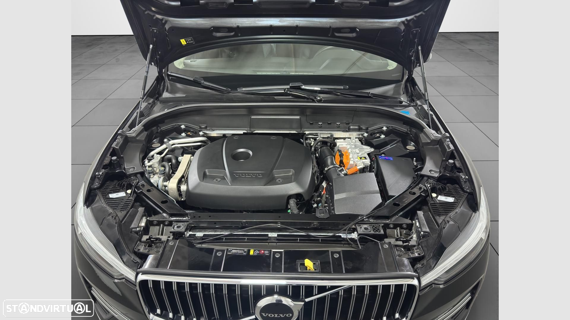 Volvo XC 60 2.0 T6 PHEV Core AWD - 21