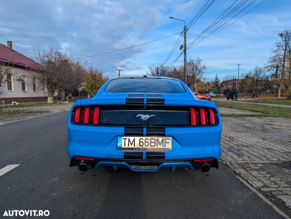 Ford Mustang - 8