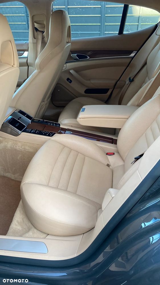 Porsche Panamera - 4