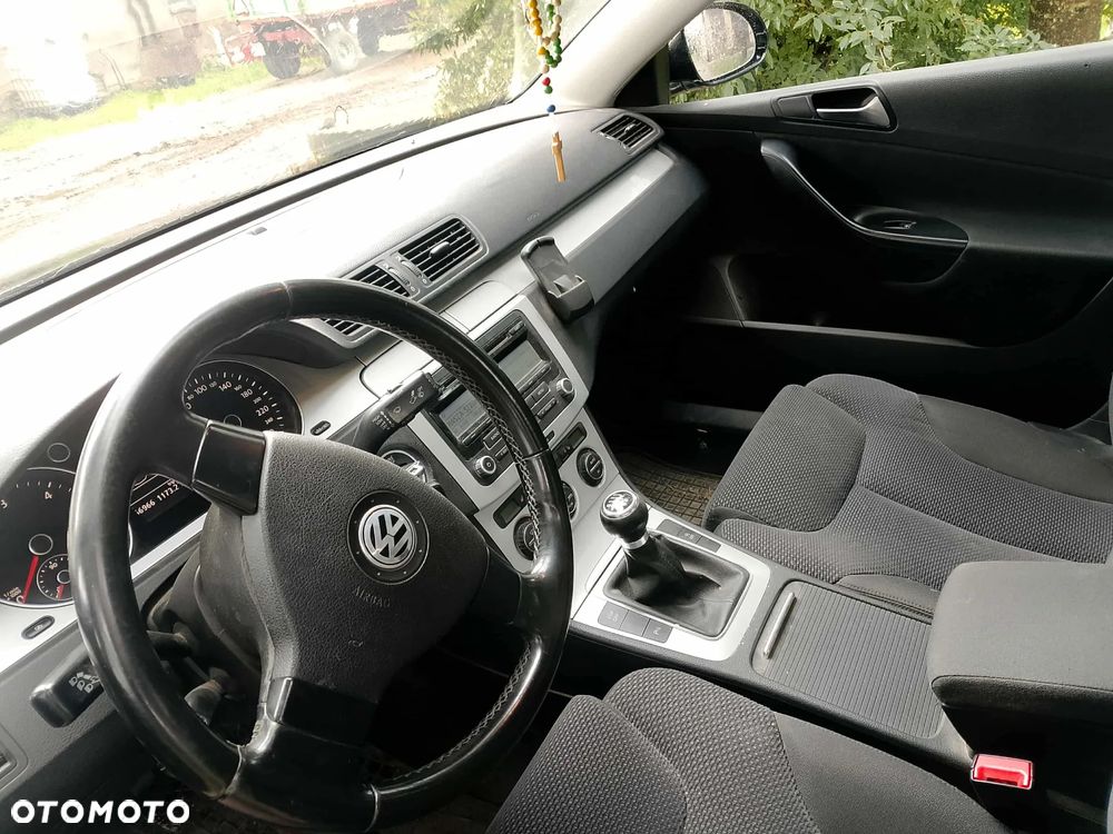 Volkswagen Passat 2.0 TDI DPF BlueMot Trendline - 6