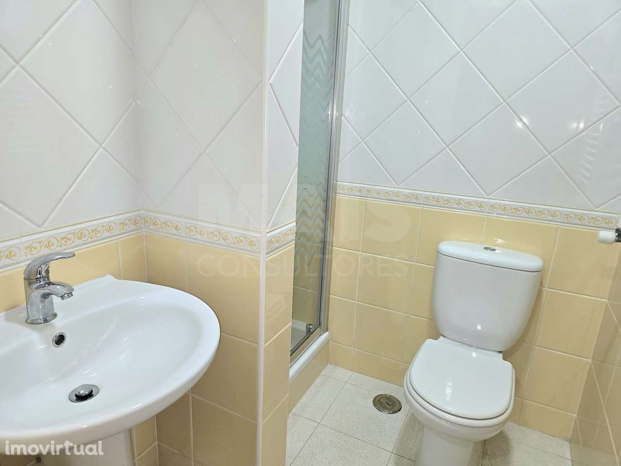 Moradia T4 com Terraço, Jardim e Garagem Fechada – Vale Maceira, Al... - Grande imagem: 5/16