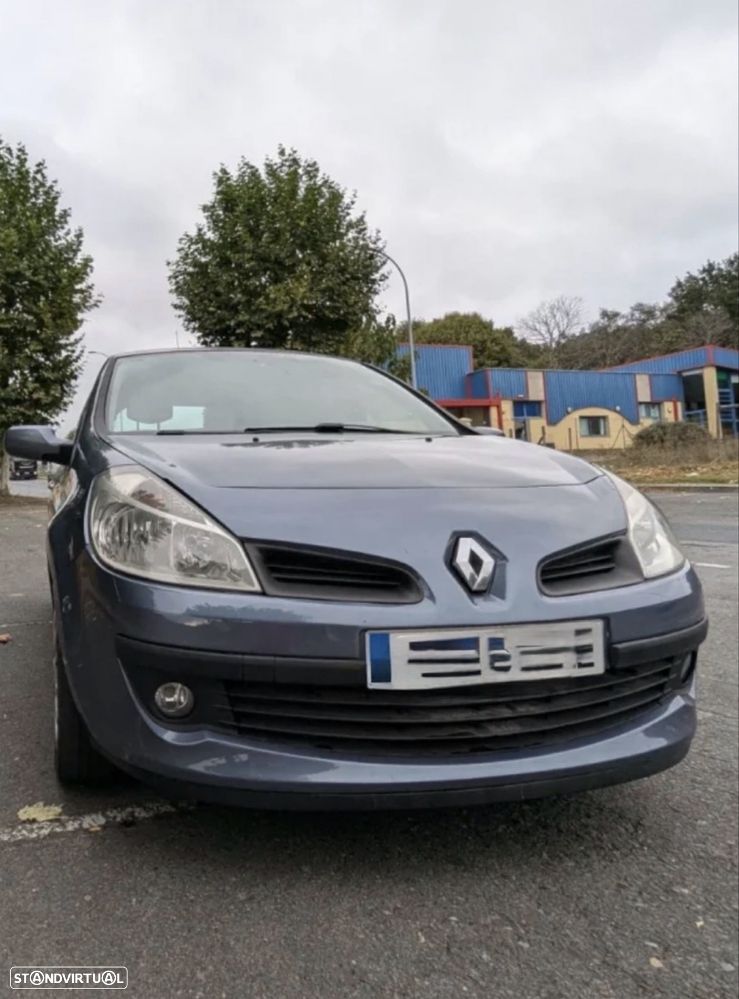Renault Clio 1.2 16V Confort - 1