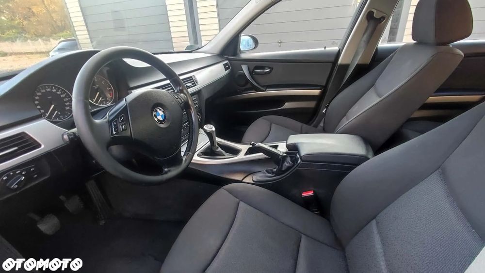 BMW Seria 3 318i - 8