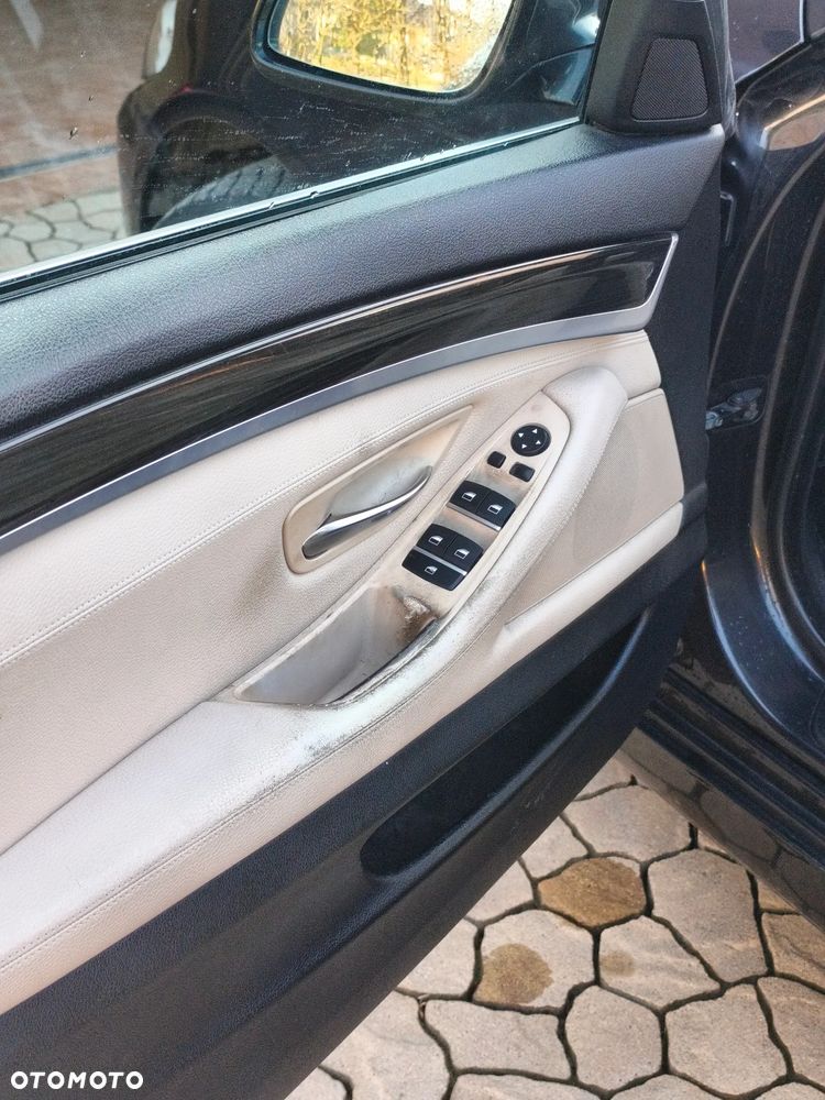 BMW Seria 5 525d xDrive Sport-Aut Luxury Line - 14