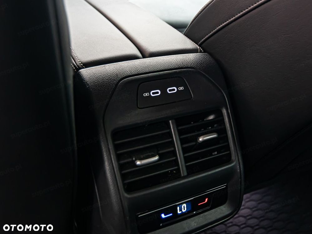Volkswagen Passat - 25
