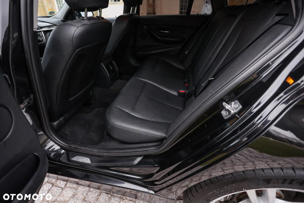 BMW Seria 3 320d Luxury Line - 26