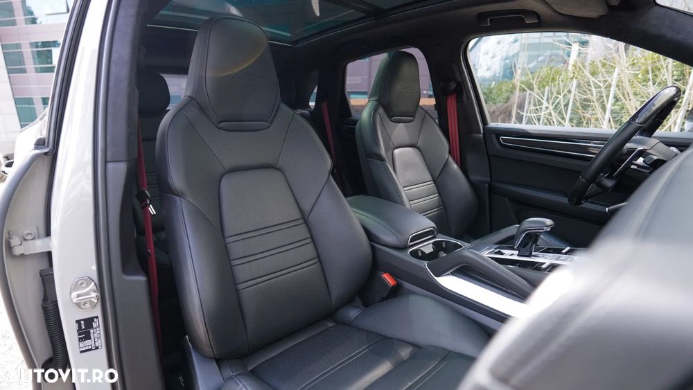 Porsche Cayenne Turbo - 36