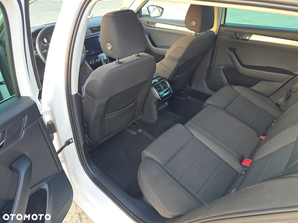 Skoda Superb 2.0 TDI Ambition DSG - 22