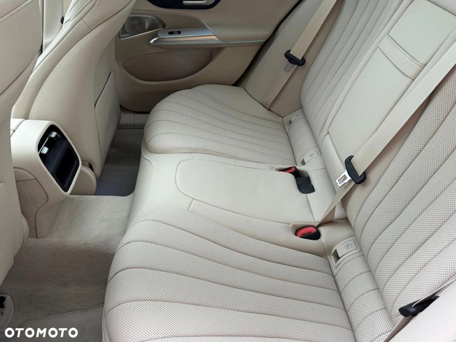 Mercedes-Benz Klasa E 220 d mHEV 4-Matic Exclusive 9G-Tronic - 10