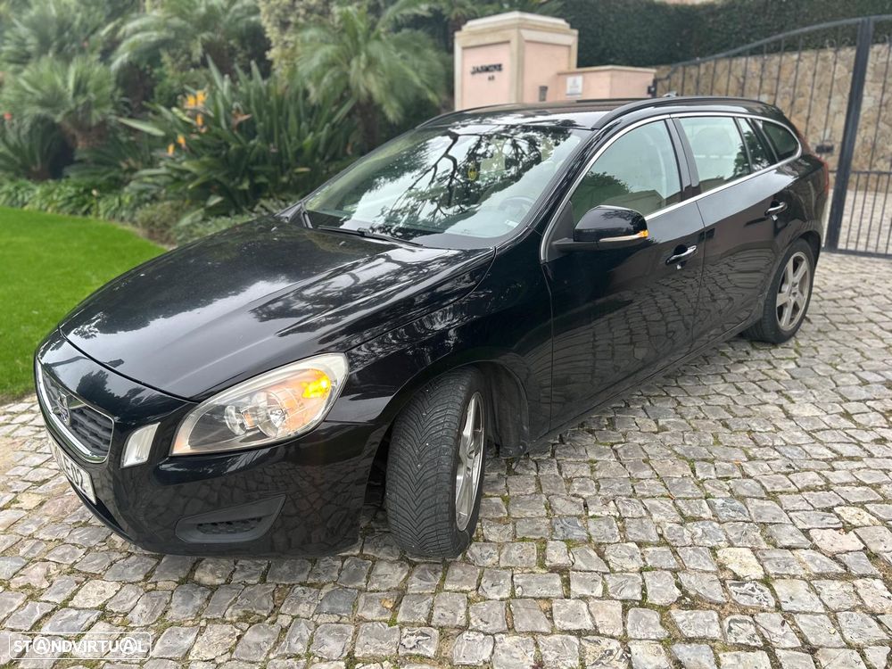 Volvo V60 2.0 D3 Momentum - 2
