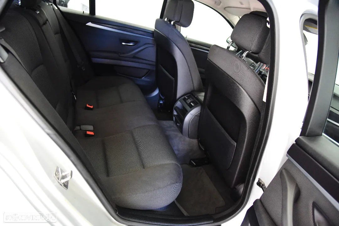 BMW 525 d Exclusive Auto - 23