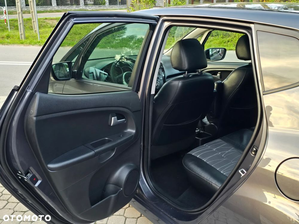 Kia Venga 1.6 CVVT Fifa World Cup Edition - 19