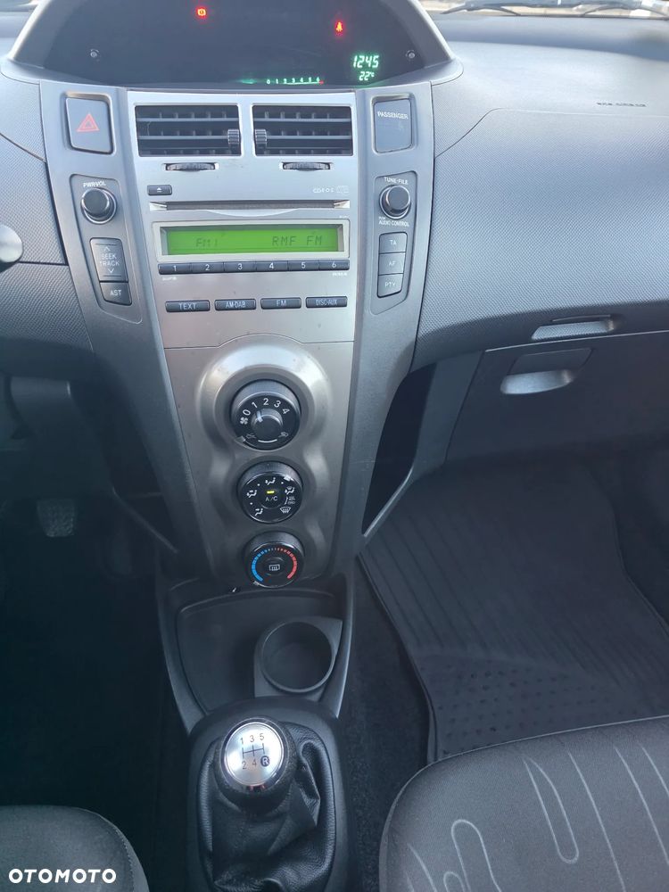 Toyota Yaris - 24