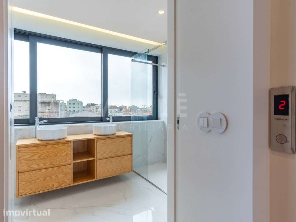 Moradia T4 Nova | Elevador e Terraços | Matosinhos Centro - Grande imagem: 5/28