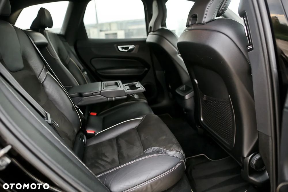 Volvo XC 60 D4 SCR AWD R-Design - 26
