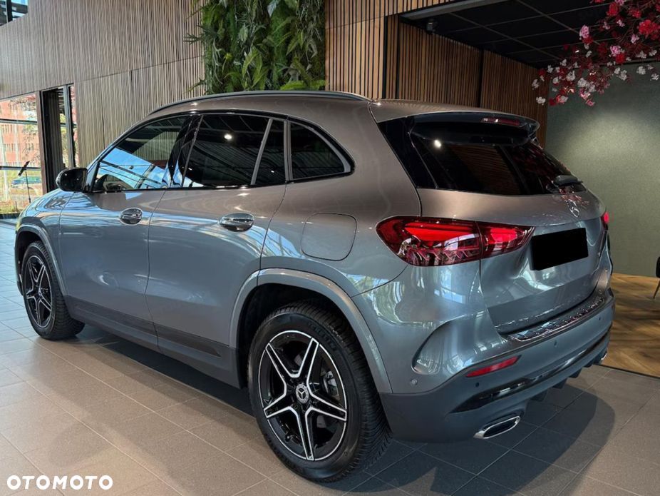 Mercedes-Benz GLA - 6