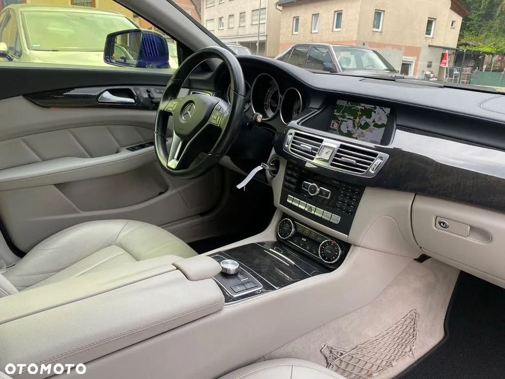 Mercedes-Benz CLS 350 CDI 4-Matic BlueEff - 12