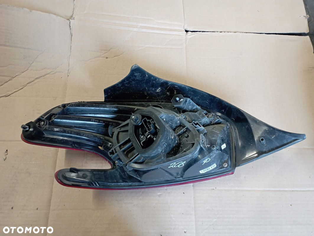 PEUGEOT 208 I LAMPA PRAWA TYŁ TYLNA EUROPA 9825601180 - 2