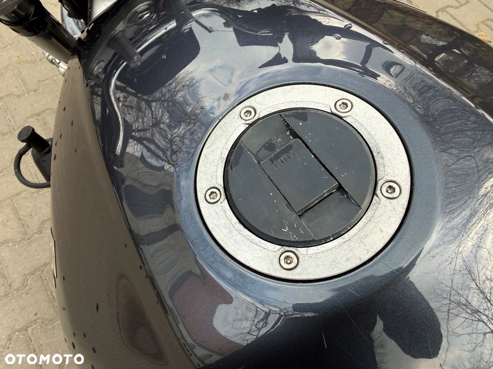 Suzuki GSX - 6