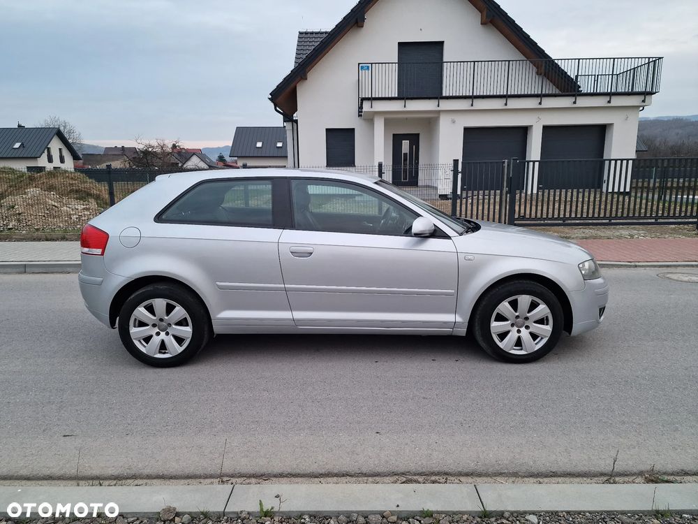 Audi A3 3-drzwiowe 1.6 Ambition - 10