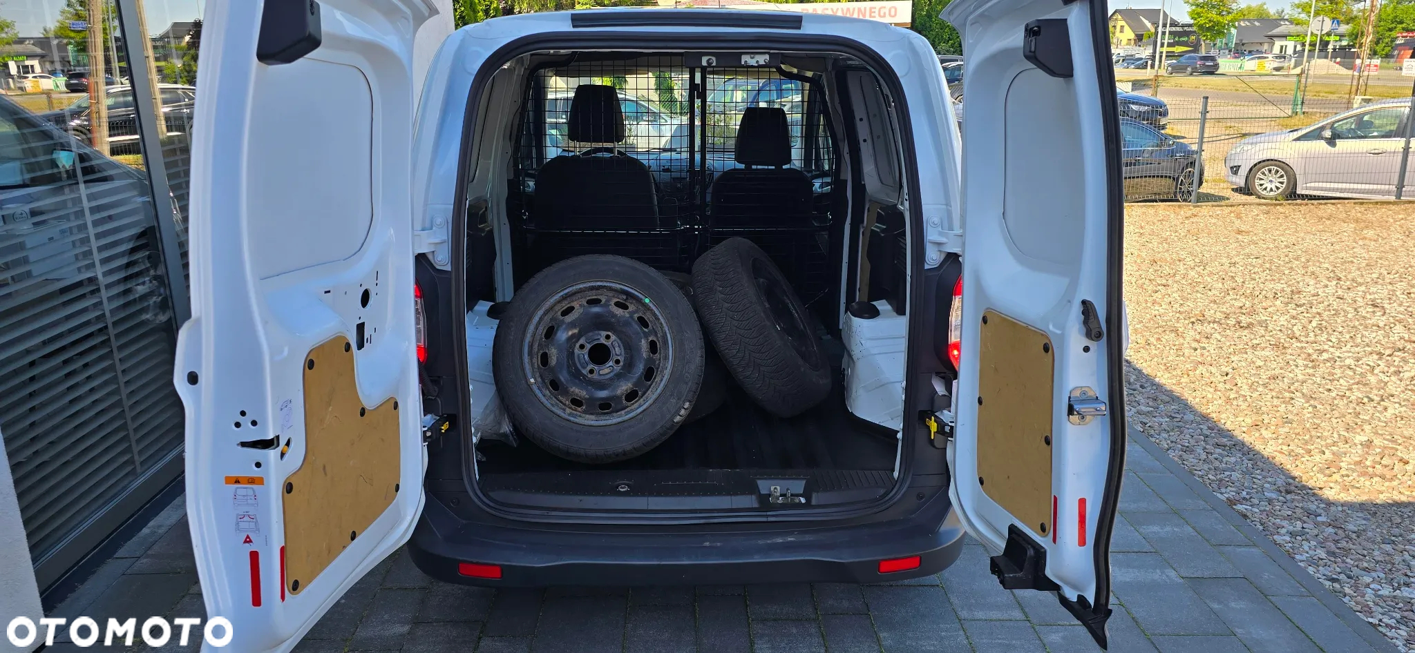 Ford Transit Courier S&S Basis - 16