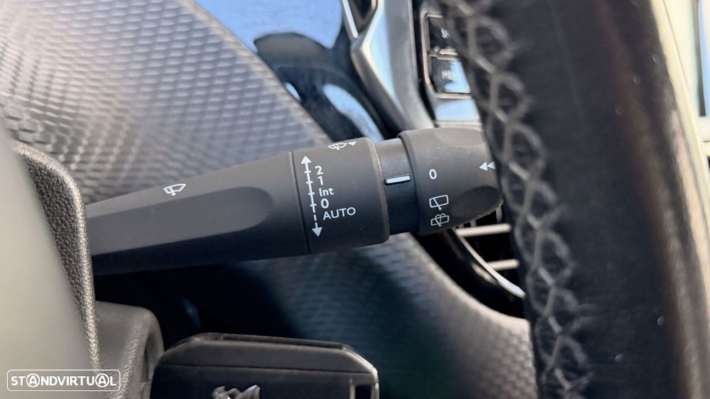 Peugeot 2008 1.2 PureTech Allure - 23