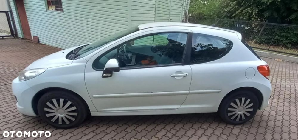 Peugeot 207 - 1