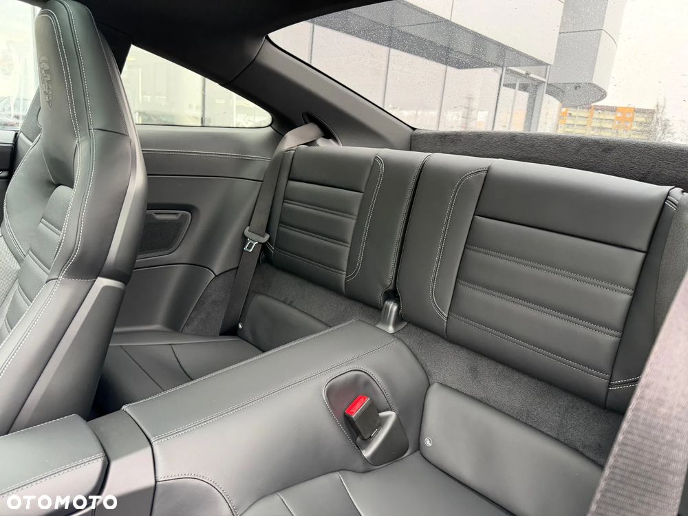 Porsche 911 Carrera - 18