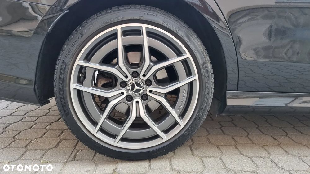 Mercedes-Benz Klasa E 220 d 4-Matic AMG/Avantgarde - 26