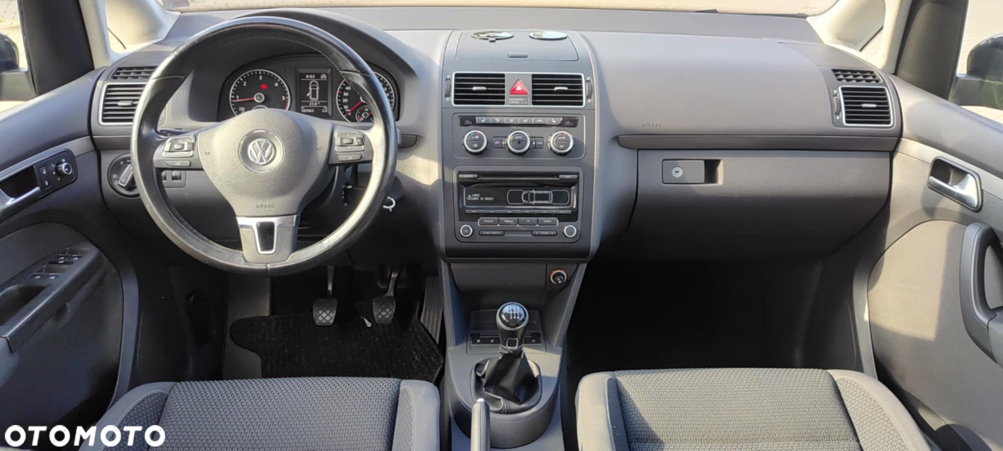 Volkswagen Touran 2.0 TDI DPF BlueMotion Technology Comfortline - 14