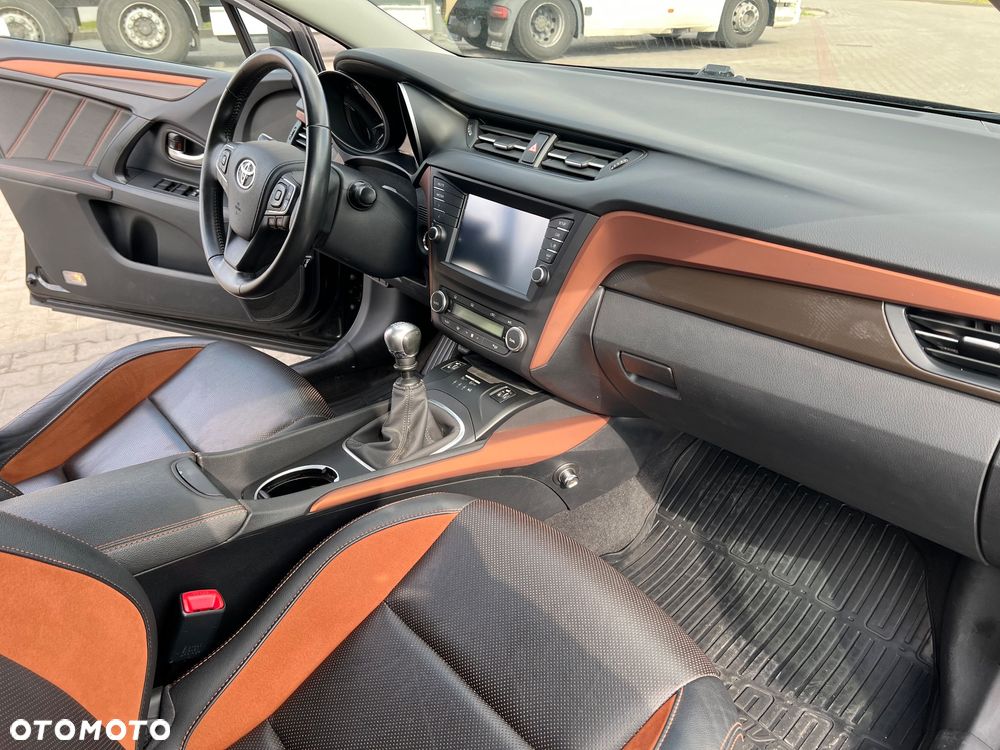 Toyota Avensis 1.8 Premium - 4