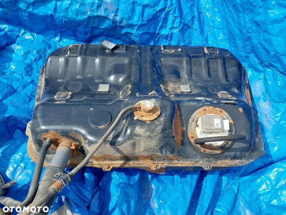 Hyundai I40 1.7 crdi zbiornik Paliwa 31100-3Z700 kombi - 3