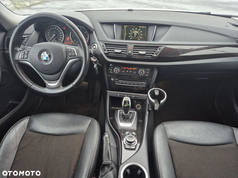 BMW X1 sDrive18d xLine - 13