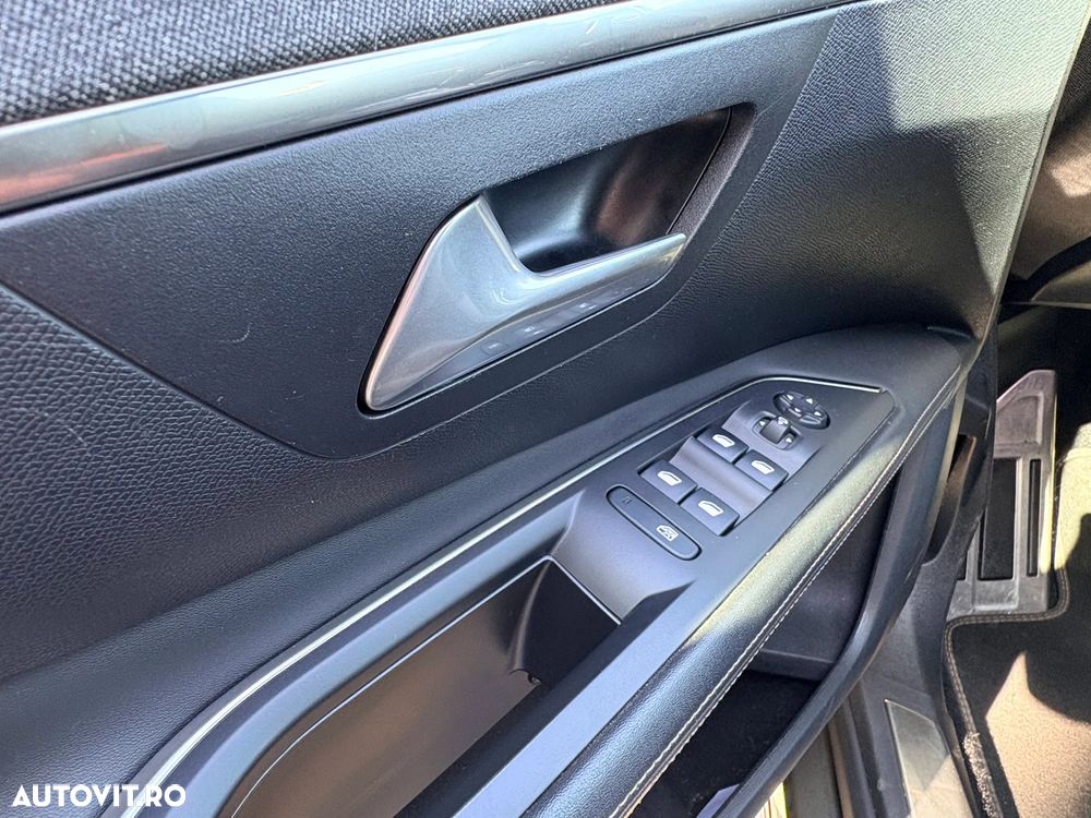 Peugeot 3008 1.2 PureTech 130 EAT8 GT - 23