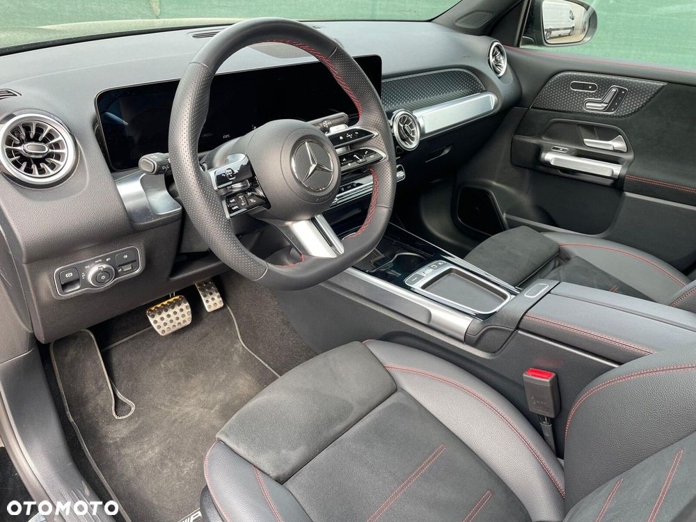 Mercedes-Benz GLB - 11