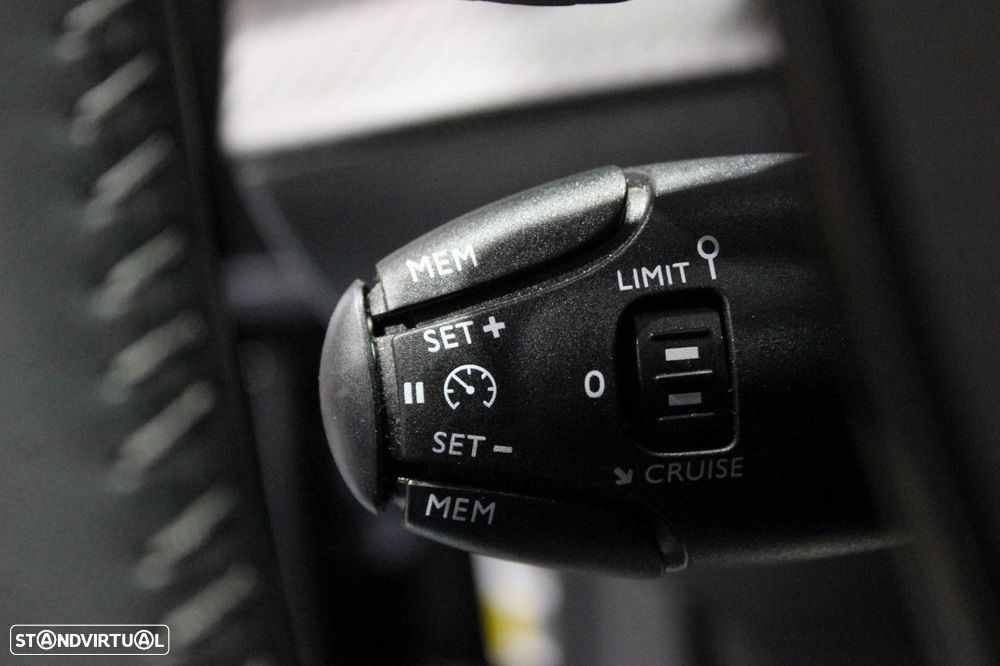 Peugeot 2008 1.5 BlueHDi Allure EAT8 - 17