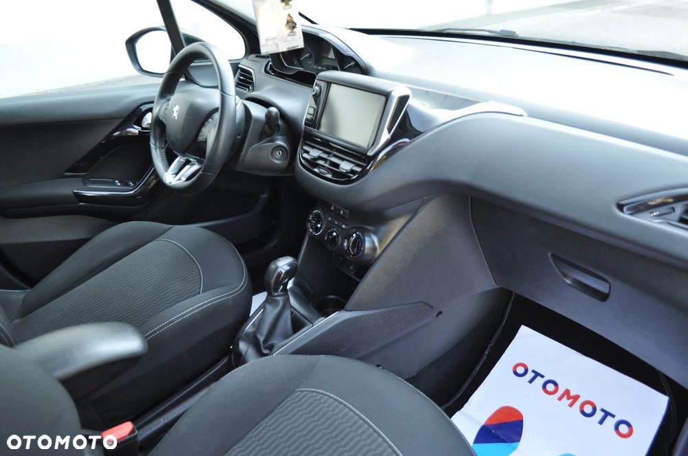 Peugeot 208 - 15