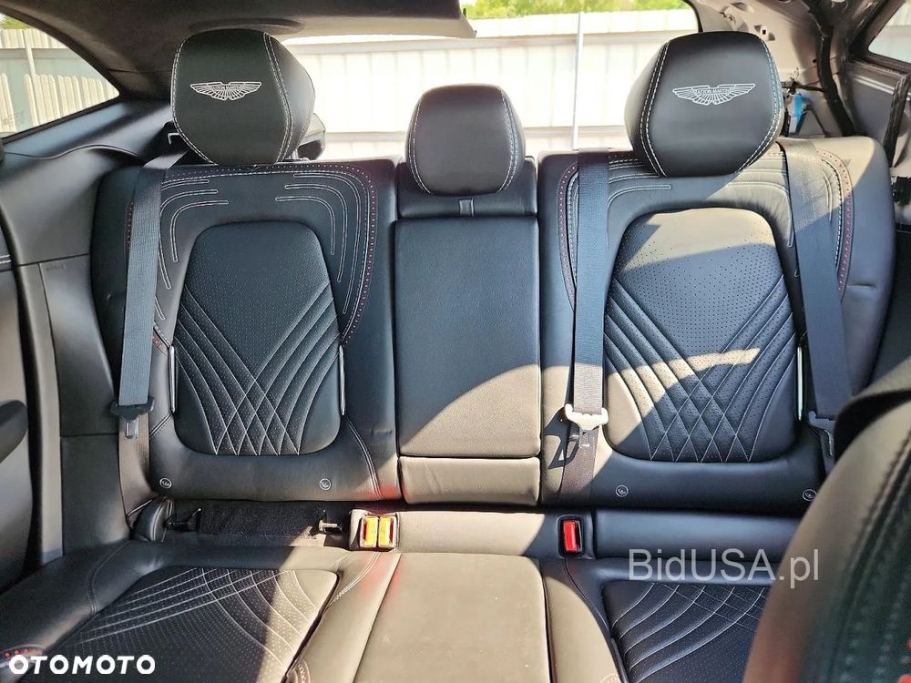 Aston Martin DBX - 10