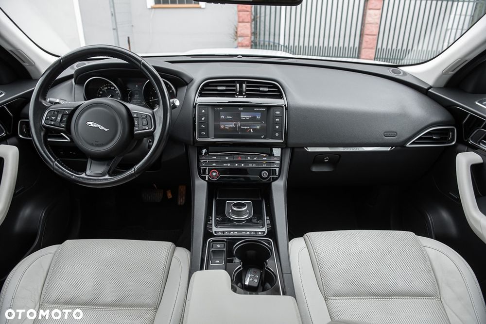 Jaguar F-Pace 2.0 i4D AWD Prestige - 31