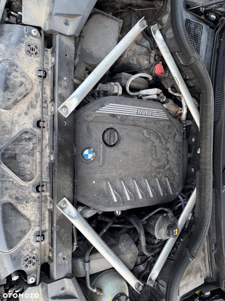BMW X5 xDrive40d mHEV - 32