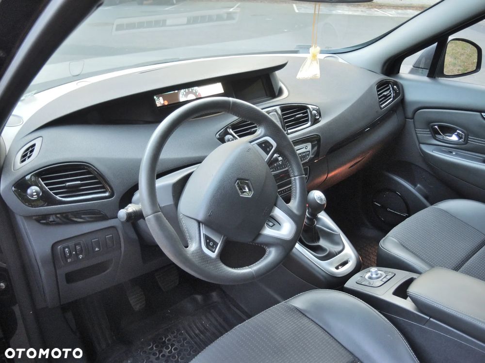 Renault Grand Scenic Gr 1.4 16V TCE Bose Edition - 8