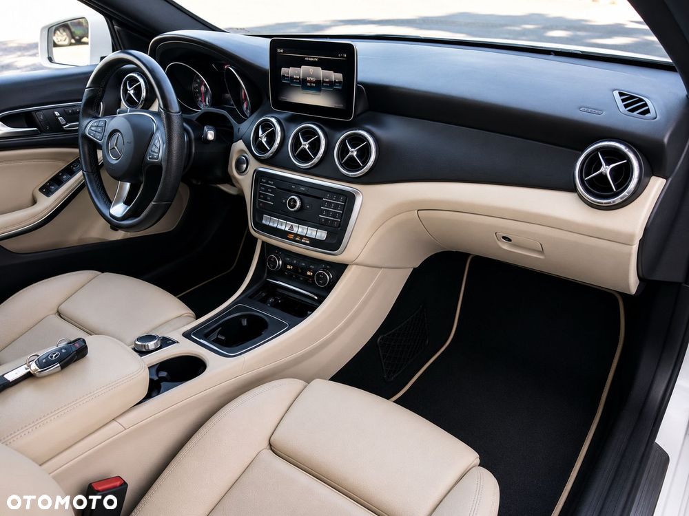 Mercedes-Benz CLA 250 4-Matic AMG Line - 23