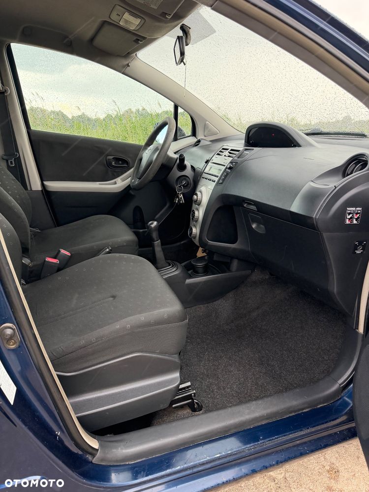 Toyota Yaris 1.0 Luna A/C - 12