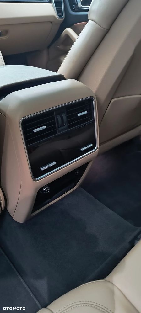 Porsche Cayenne Standard - 12