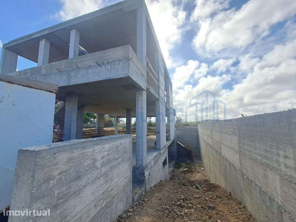 Terreno urbano com benfeitorias em Atouguia da Baleia - Grande imagem: 5/7