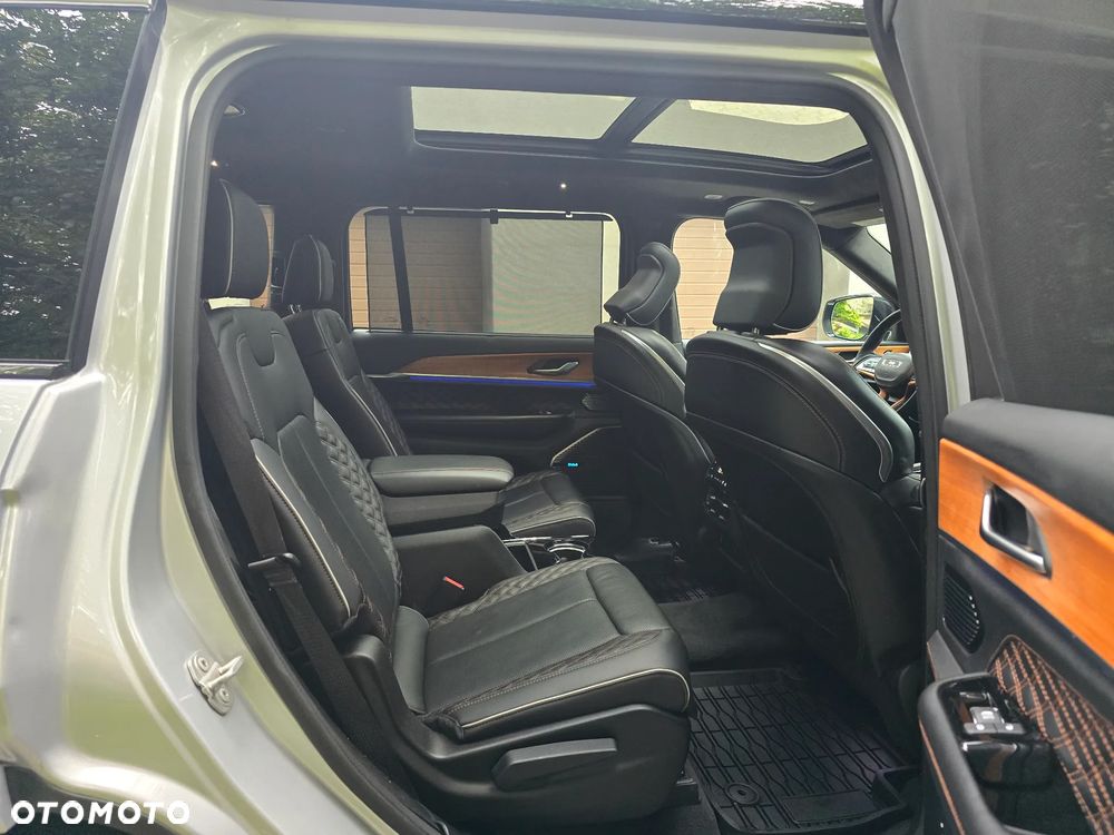 Jeep Grand Cherokee - 16